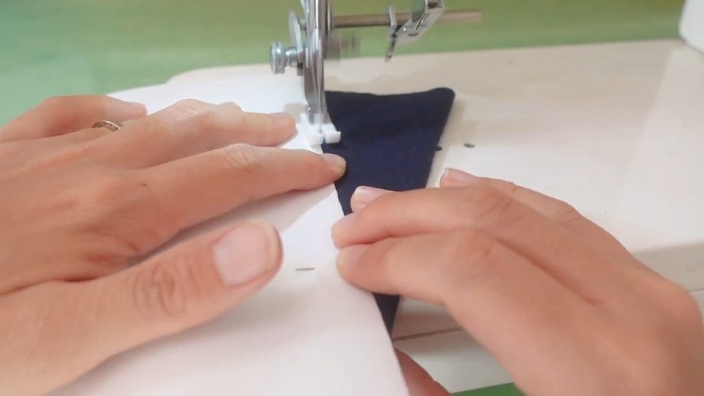 ミシンでまっすぐ縫う：紙定規